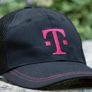 T-MOBILE TRUCKER HAT ONE SIZE NEW!